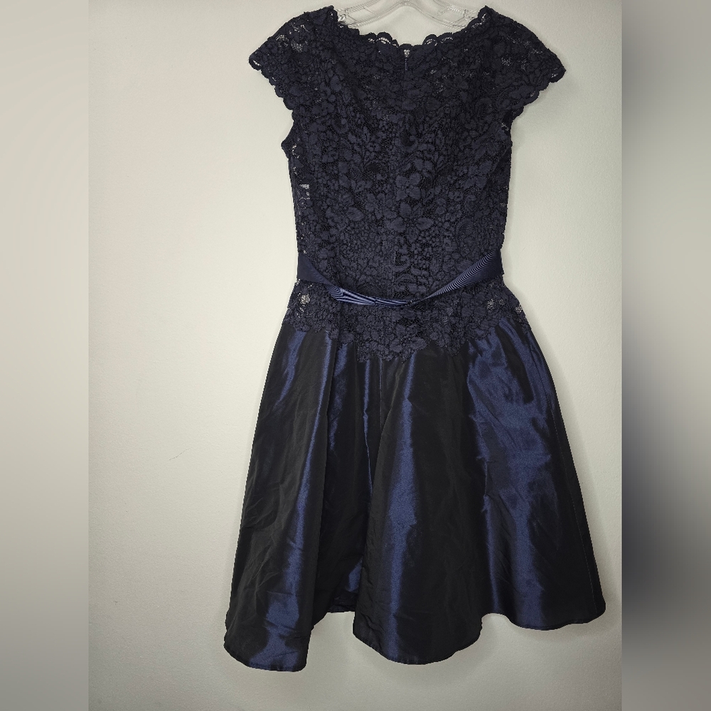 Rickie Freeman for Teri Jon Navy lace and taffeta cocktail dress. Size 2 - Picture 3 of 6